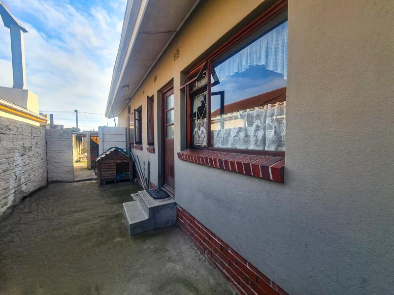 3 Bedroom Property for Sale in Goodwood Central Western Cape